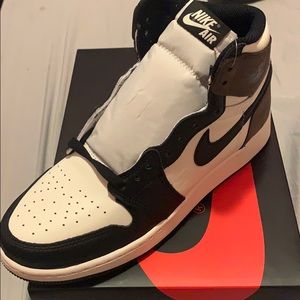 Air Jordan 1 Mochas size 7y